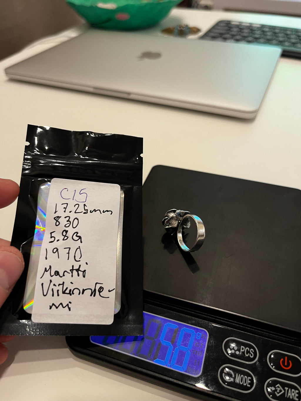 Vintage 830 Hopea Ruususormus - 17.25mm - Martti Viikinniemi 1970