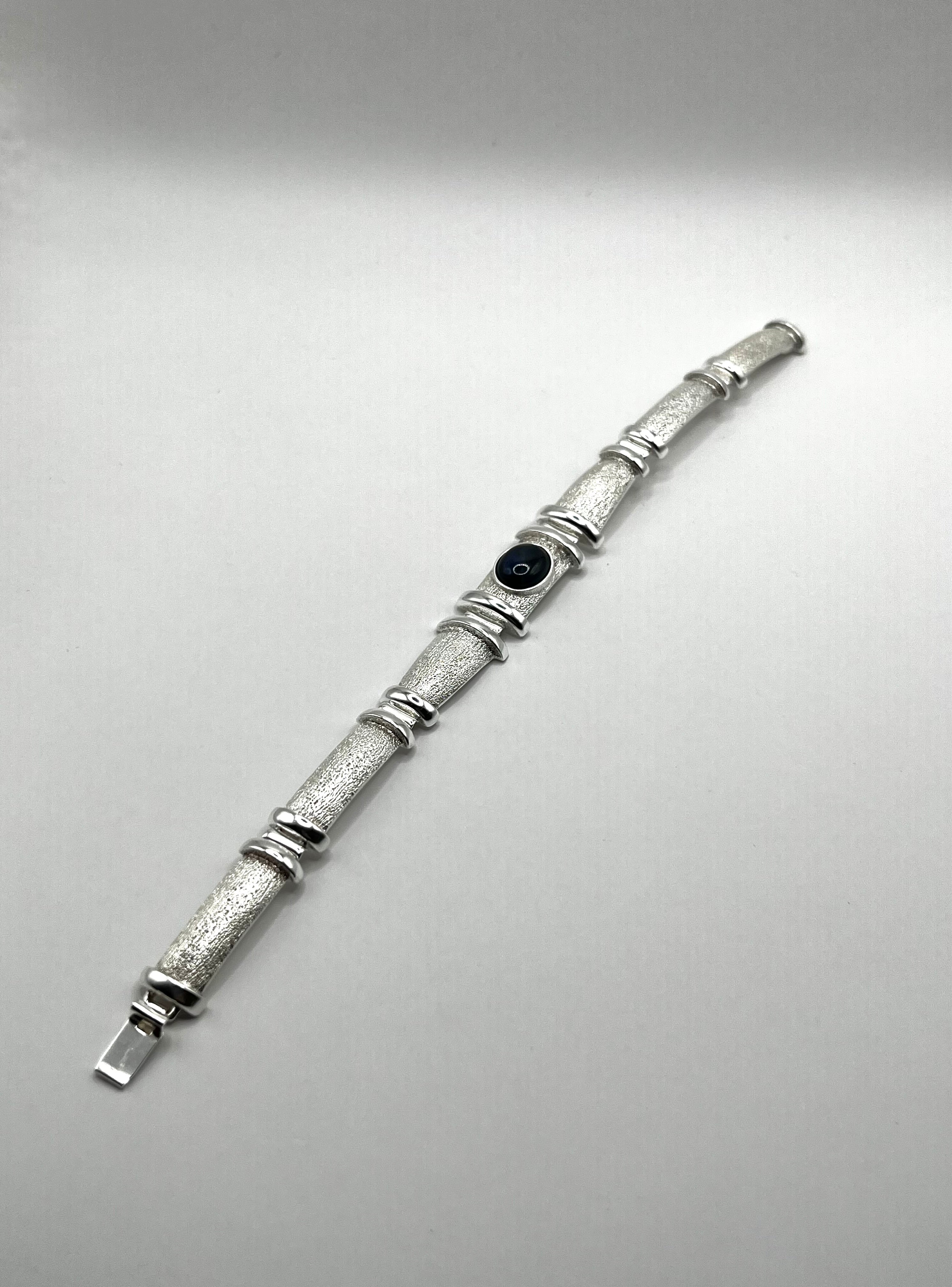 Vintage 830 Hopea Rannekoru Mustalla Kivellä 7mm, 18.5cm