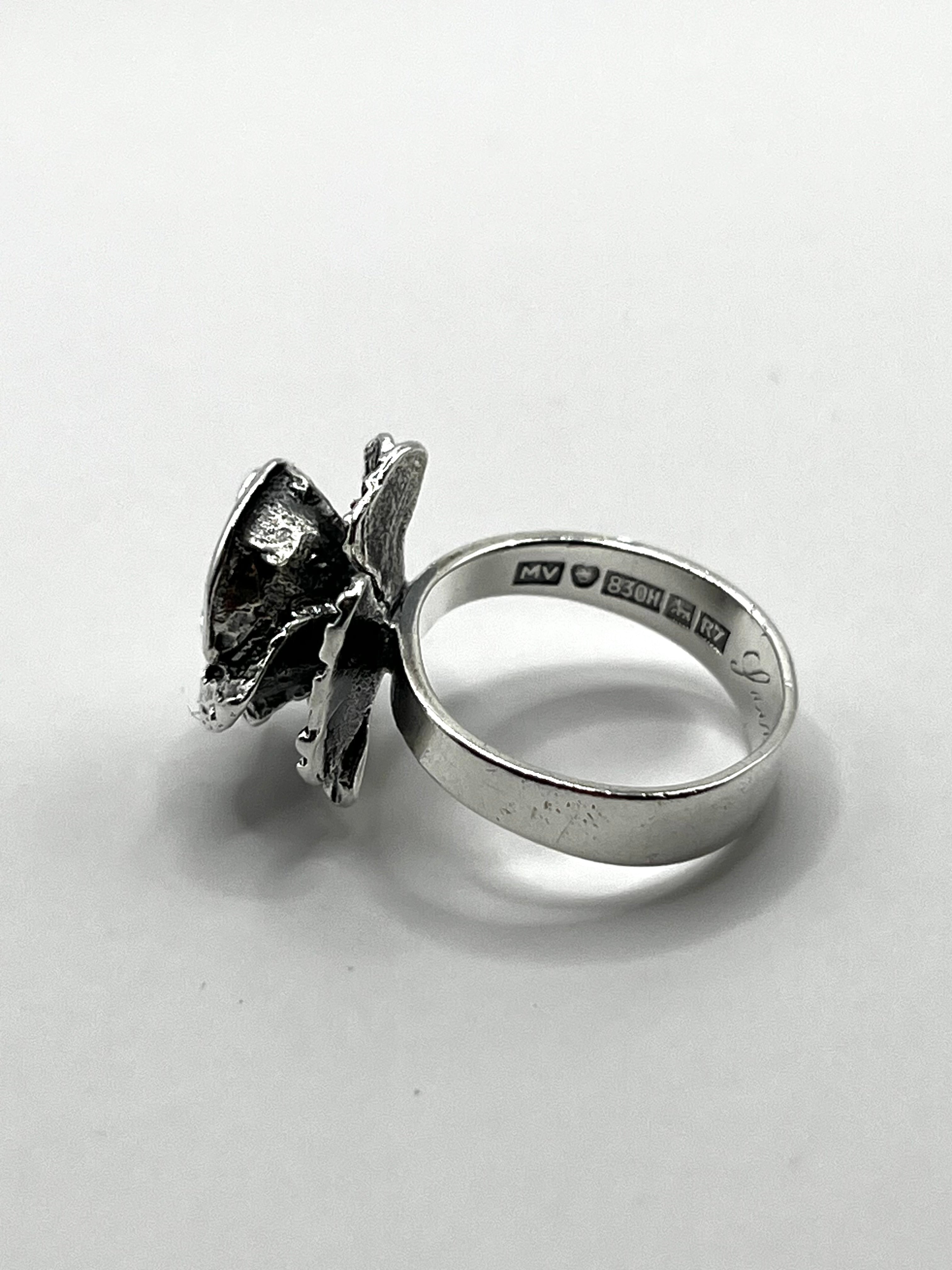 Vintage 830 Hopea Ruususormus - 17.25mm - Martti Viikinniemi 1970